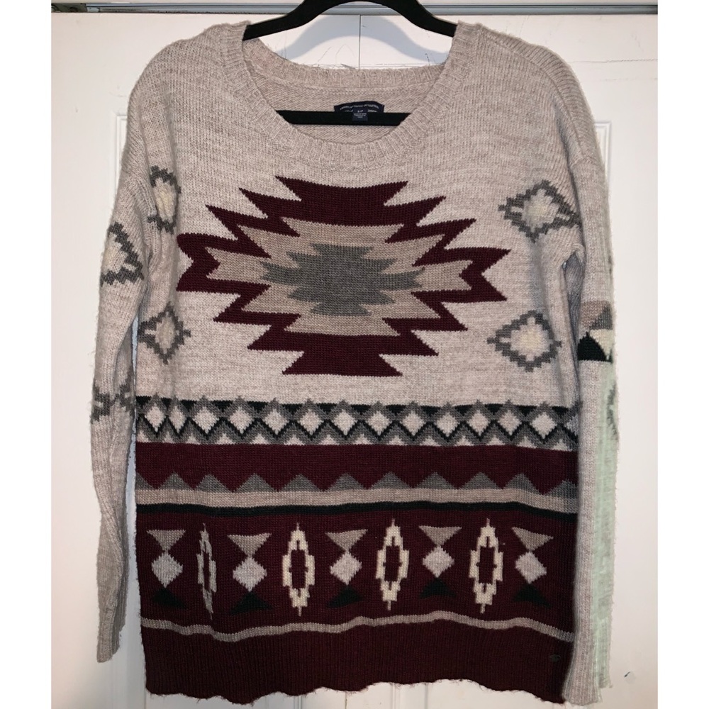 Long sleeve sweater.